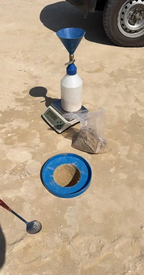فحص دك التربة
